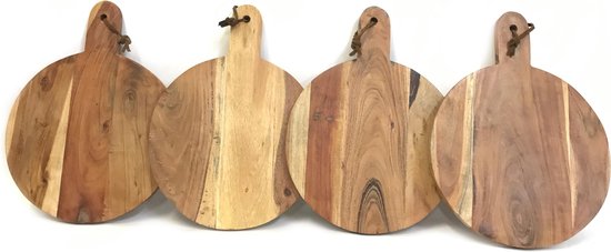 Ronde snijplank/borrelplank met tekst gravure PENSIOEN. Een origineel cadeau voor iemand die met pensioen gaat. Het formaat is 40x30cm incl. handvat en 30cm doorsnede excl. handvat.
