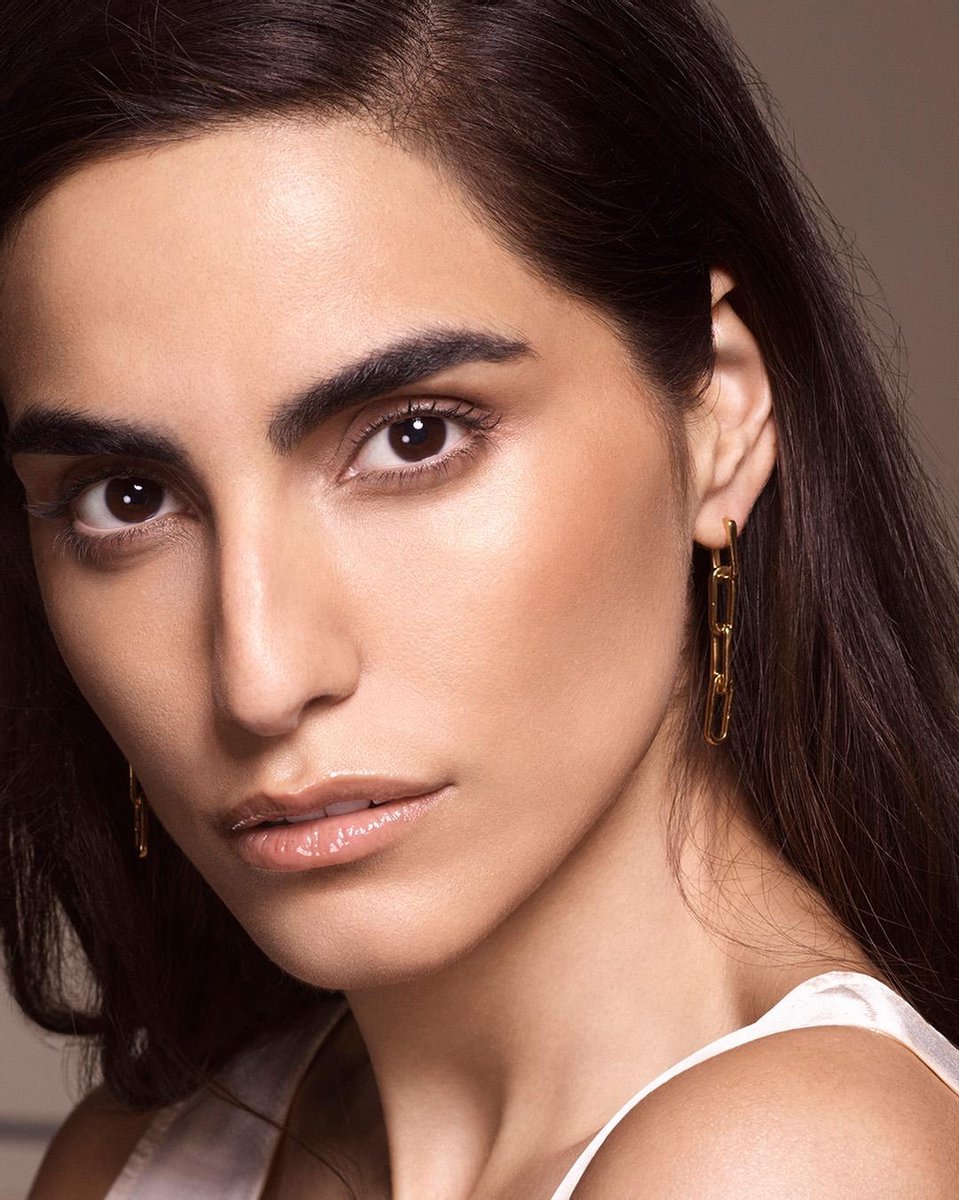 Ronde, zwarte en gouden verpakking van Max Factor Facefinity Bronzer Powder.
