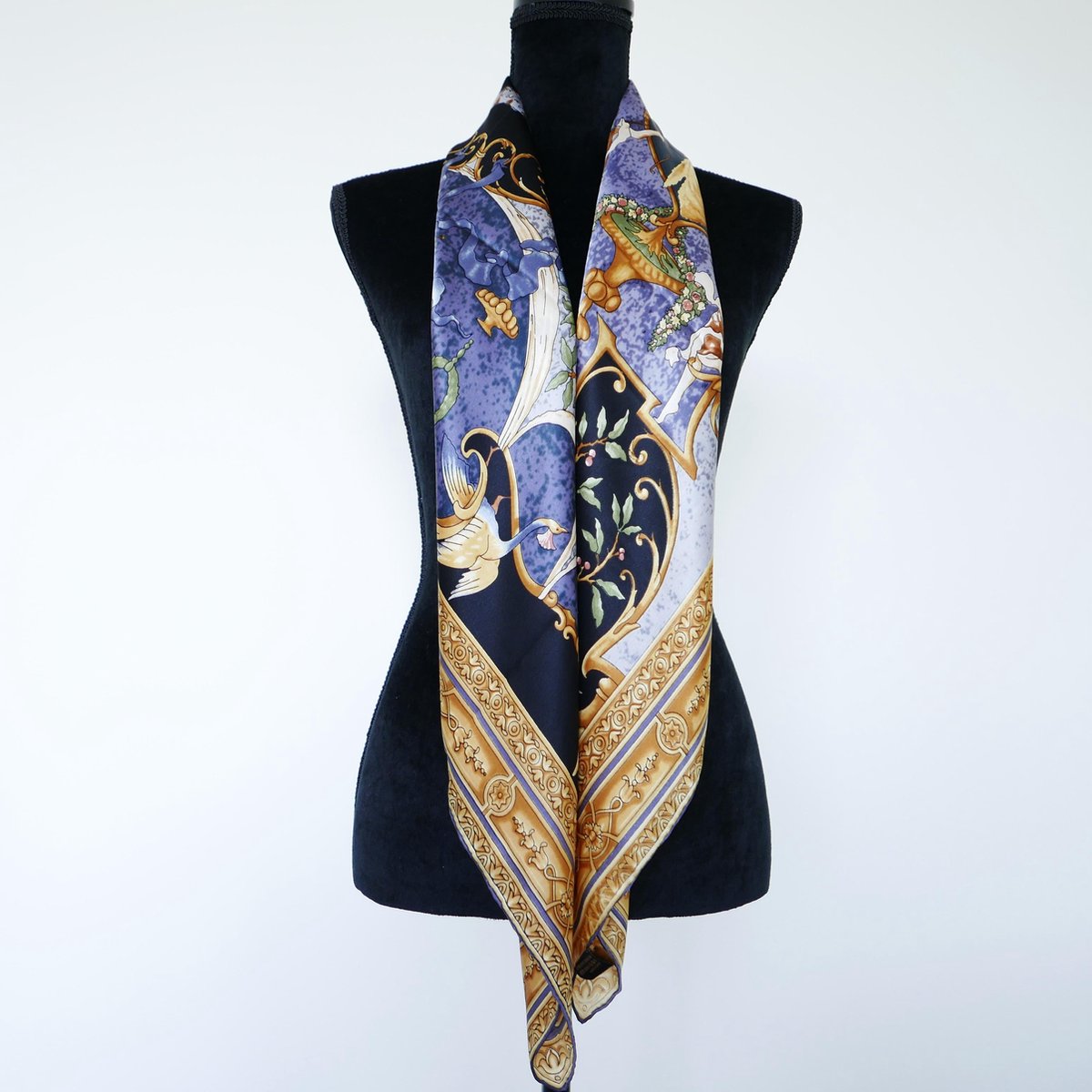 100% foulard en soie de luxe / motif de déesse de la mythologie grecque  carré 110 x 110 | bol.com