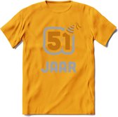 51 Jaar Feest T-Shirt | Goud - Zilver | Grappig Verjaardag Cadeau Shirt | Dames - Heren - Unisex | Tshirt Kleding Kado | - Geel - M