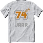 74 Jaar Feest T-Shirt | Goud - Zilver | Grappig Verjaardag Cadeau Shirt | Dames - Heren - Unisex | Tshirt Kleding Kado | - Licht Grijs - Gemaleerd - M