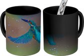 Magische Mok - Foto op Warmte Mokken - Koffiemok - IJsvogel - Vliegen - Blauw - Magic Mok - Beker - 350 ML - Theemok