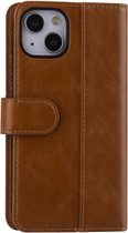 UNIQ Accessory Bruin hoesje voor iPhone 13 - Book Case - Pasjeshouder - Magneetsluiting