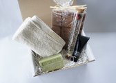 Geschenkset - handdoekje met zeep en droogbloemen- chocolade- Verjaardag- Gifts & candle shop