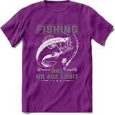 Fishing Has No Age Limit - Vissen T-Shirt | Grijs | Grappig Verjaardag Vis Hobby Cadeau Shirt | Dames - Heren - Unisex | Tshirt Hengelsport Kleding Kado - Paars - S