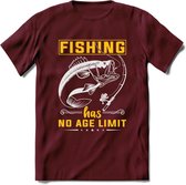 Fishing Has No Age Limit - Vissen T-Shirt | Geel | Grappig Verjaardag Vis Hobby Cadeau Shirt | Dames - Heren - Unisex | Tshirt Hengelsport Kleding Kado - Burgundy - M