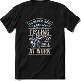 A bad Day Fishing - Vissen T-Shirt | Beige | Grappig Verjaardag Vis Hobby Cadeau Shirt | Dames - Heren - Unisex | Tshirt Hengelsport Kleding Kado - Zwart - 3XL
