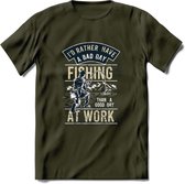 A bad Day Fishing - Vissen T-Shirt | Beige | Grappig Verjaardag Vis Hobby Cadeau Shirt | Dames - Heren - Unisex | Tshirt Hengelsport Kleding Kado - Leger Groen - S