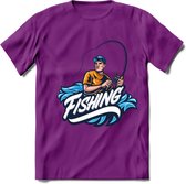 Fishing - Vissen T-Shirt | Grappig Verjaardag Vis Hobby Cadeau Shirt | Dames - Heren - Unisex | Tshirt Hengelsport Kleding Kado - Paars - XL