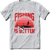 A Bad Day Fishing - Vissen T-Shirt | Rood | Grappig Verjaardag Vis Hobby Cadeau Shirt | Dames - Heren - Unisex | Tshirt Hengelsport Kleding Kado - Licht Grijs - Gemaleerd - M