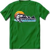 Fishing - Vissen T-Shirt | Grappig Verjaardag Vis Hobby Cadeau Shirt | Dames - Heren - Unisex | Tshirt Hengelsport Kleding Kado - Donker Groen - XXL