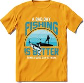 A Bad Day Fishing - Vissen T-Shirt | Blauw | Grappig Verjaardag Vis Hobby Cadeau Shirt | Dames - Heren - Unisex | Tshirt Hengelsport Kleding Kado - Geel - XL