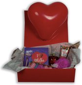 Moederdagbox voor haar - luxe moederdagcadeau - cadeauset - luchtje in vorm van hart - gezichtsroller - love bruisballen - scrub met spons - Milka chocoladehartjes - Ballon hartjesvorm - luxe