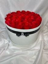 AG Luxurygifts rozen box - flower box - cadeau - moederdag - Valentijnsdag - luxe - soap roses - wit - rood
