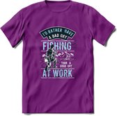 A bad Day Fishing - Vissen T-Shirt | Blauw | Grappig Verjaardag Vis Hobby Cadeau Shirt | Dames - Heren - Unisex | Tshirt Hengelsport Kleding Kado - Paars - S