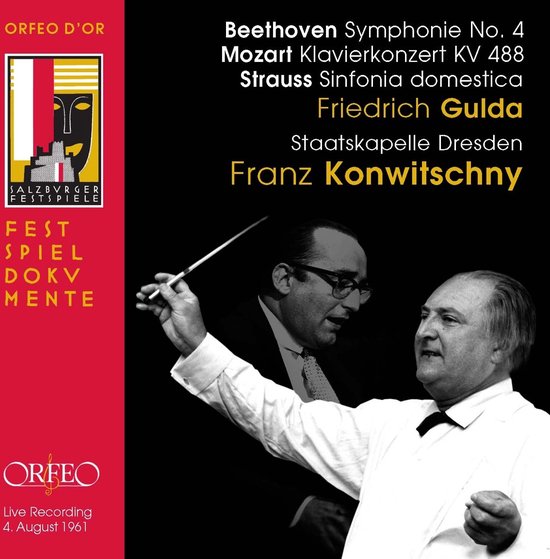 De cover toont twee orkestdirigenten. Links de rode balk met tekst, rechts het orkest.