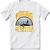 A Bad Day Fishing - Vissen T-Shirt | Geel | Grappig Verjaardag Vis Hobby Cadeau Shirt | Dames - Heren - Unisex | Tshirt Hengelsport Kleding Kado - Wit - 3XL