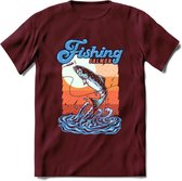 Fishing - Vissen T-Shirt | Grappig Verjaardag Vis Hobby Cadeau Shirt | Dames - Heren - Unisex | Tshirt Hengelsport Kleding Kado - Burgundy - L