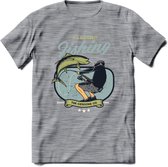 Fishing - Vissen T-Shirt | Grappig Verjaardag Vis Hobby Cadeau Shirt | Dames - Heren - Unisex | Tshirt Hengelsport Kleding Kado - Donker Grijs - Gemaleerd - XL