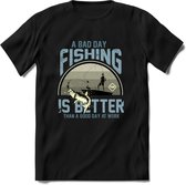 A Bad Day Fishing - Vissen T-Shirt | Grijs | Grappig Verjaardag Vis Hobby Cadeau Shirt | Dames - Heren - Unisex | Tshirt Hengelsport Kleding Kado - Zwart - XXL