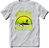 A Bad Day Fishing - Vissen T-Shirt | Groen | Grappig Verjaardag Vis Hobby Cadeau Shirt | Dames - Heren - Unisex | Tshirt Hengelsport Kleding Kado - Licht Grijs - Gemaleerd - M
