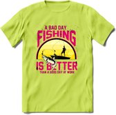 A Bad Day Fishing - Vissen T-Shirt | Roze | Grappig Verjaardag Vis Hobby Cadeau Shirt | Dames - Heren - Unisex | Tshirt Hengelsport Kleding Kado - Groen - S