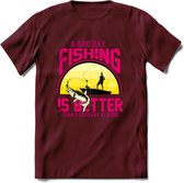 A Bad Day Fishing - Vissen T-Shirt | Roze | Grappig Verjaardag Vis Hobby Cadeau Shirt | Dames - Heren - Unisex | Tshirt Hengelsport Kleding Kado - Burgundy - XL