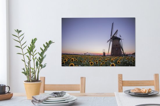Peinture sur toile Vieux moulin à vent se dresse dans un champ avec toutes sortes de tournesols - 60x40 cm - Décoration murale