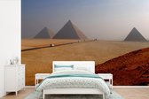 Behang - Fotobehang Op weg naar de piramides van Giza - Breedte 600 cm x hoogte 400 cm