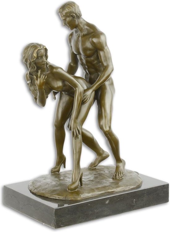 Een Erotisch Bronzen Beeldhouwpaar Dat De Liefde Bedrijft 21x14x29 cm