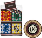 Harry Potter Dekbedovertrek- Zweinstein Logo- Hogwarts- 1 persoons- 140x200- Katoen, incl. Trein 9 3/4 wandklok 25cm.