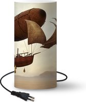 Lamp - Nachtlampje - Tafellamp slaapkamer - Steampunk schip - 54 cm hoog - Ø25 cm - Inclusief LED lamp tweedehands  Nederland
