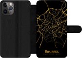 Bookcase Geschikt voor iPhone 11 Pro Max telefoonhoesje - Brussel - Kaart - Goud - Met vakjes - Wallet case met magneetsluiting