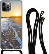 Hoesje met koord Geschikt voor iPhone 13 Pro - Het strand bij Domburg - Siliconen - Crossbody - Backcover met Koord - Telefoonhoesje met koord - Hoesje met touw