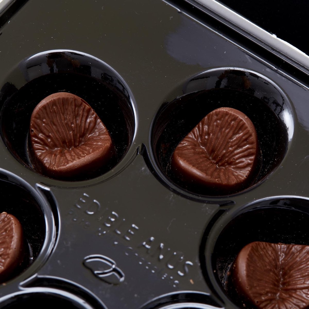 Des chocolats en forme d'anus à partager avec vos amis ou à garder pour  vous seul (gourmand !)