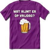 Wat Rijmt Er Op Vrijdag? T-Shirt | Bier Kleding | Feest | Drank | Grappig Verjaardag Cadeau | - Paars - M