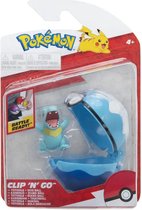 Totodile + Dive Ball - Pokémon Clip 'N Go + Pokemon Balpen + 5 Pokemon Stickers | Speelgoed voor kinderen jongens meisjes | Speel en Knuffel met jou favoriete Pokémon speelfiguur!
