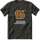 16 Jaar Feest T-Shirt | Goud - Zilver | Grappig Verjaardag Cadeau Shirt | Dames - Heren - Unisex | Tshirt Kleding Kado | - Donker Grijs - XL