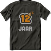 12 Jaar Feest T-Shirt | Goud - Zilver | Grappig Verjaardag Cadeau Shirt | Dames - Heren - Unisex | Tshirt Kleding Kado | - Donker Grijs - L