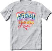 Be Proud Of Who You Are | Pride T-Shirt | Grappig LHBTIQ+ / LGBTQ / Gay / Homo / Lesbi Cadeau Shirt | Dames - Heren - Unisex | Tshirt Kleding Kado | - Licht Grijs - Gemaleerd - S