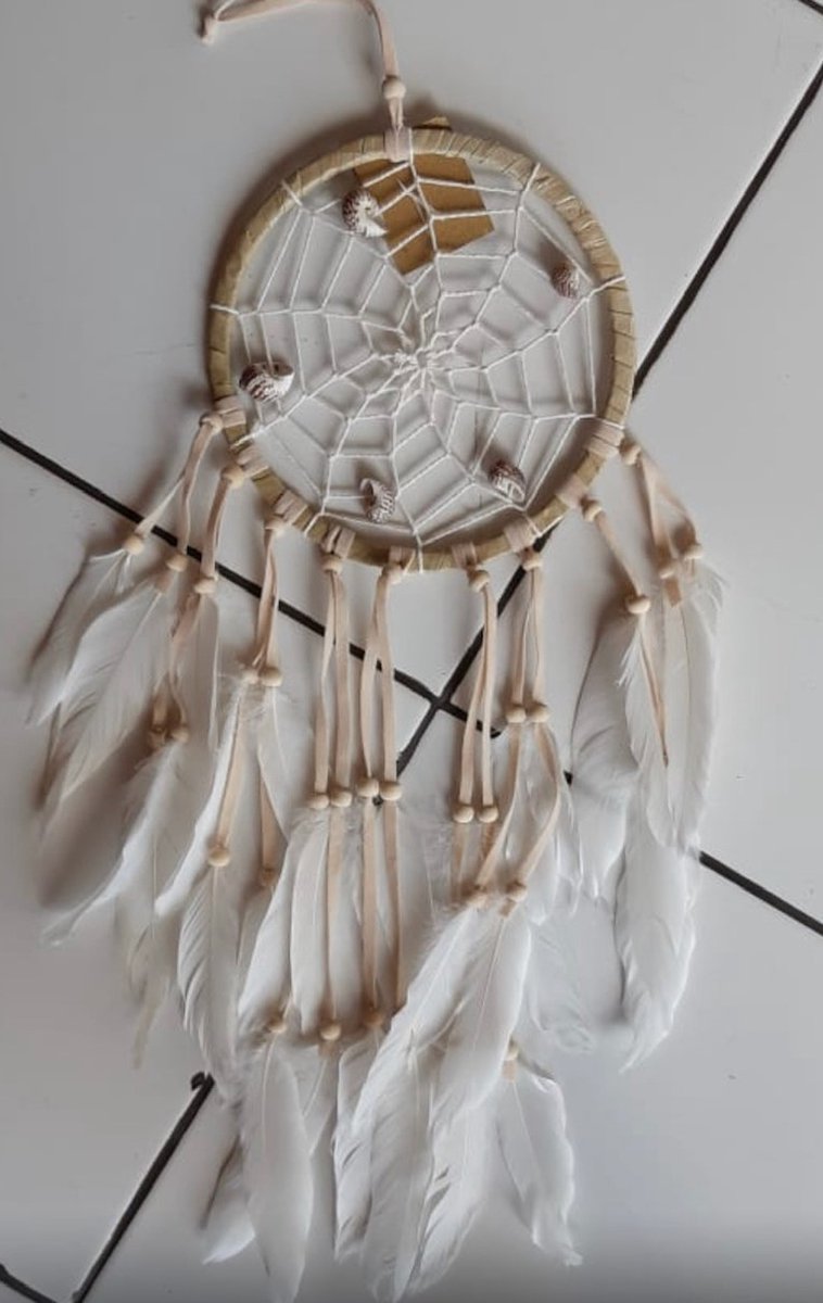 Dromenvanger nepleer + kraal witveer schelpjes zonder kleintjes ±16cm