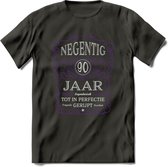 90 Jaar Legendarisch Gerijpt T-Shirt | Paars - Grijs | Grappig Verjaardag en Feest Cadeau Shirt | Dames - Heren - Unisex | Tshirt Kleding Kado | - Donker Grijs - 3XL