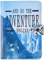 Blauwe beschermhoes voor je paspoort And so the Adventure Begins - paspoort - reizen - vakantie