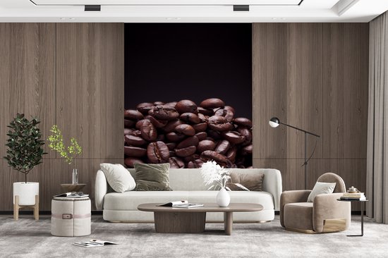 Papier peint - Papier peint photo Tas de grains de café marron foncé sur fond noir - Largeur 200 cm x Hauteur 300 cm