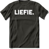 Liefie - Valentijn T-Shirt | Grappig Valentijnsdag Cadeautje voor Hem en Haar | Dames - Heren - Unisex | Kleding Cadeau | - Donker Grijs - S