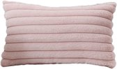 Sierkussen Fleece Geribbeld – Roze – 30 x 50 cm (inclusief vulling)