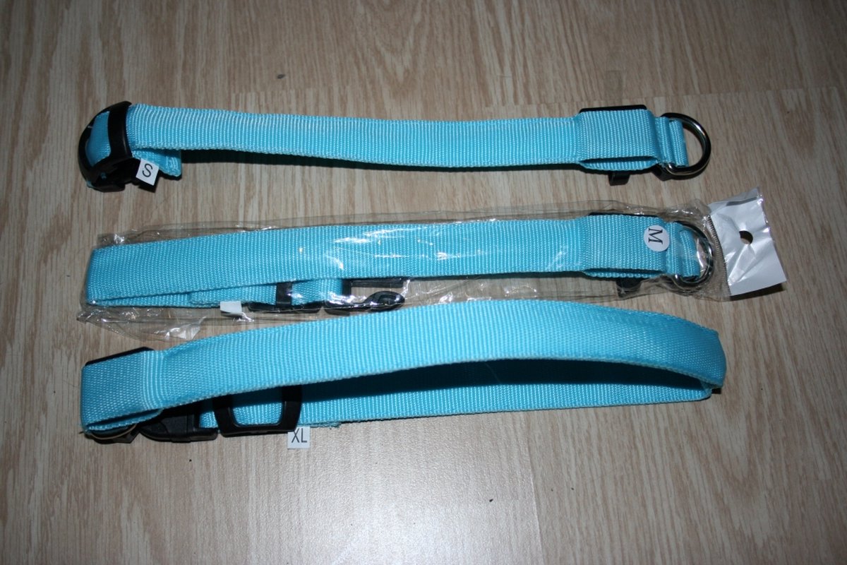 Nylon halsband met led - lichtblauw - S (28-38cm)