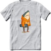 Casual skater haai T-Shirt Grappig | Dieren vissen Kleding Kado Heren / Dames | Animal Skateboard Cadeau shirt - Licht Grijs - Gemaleerd - 3XL