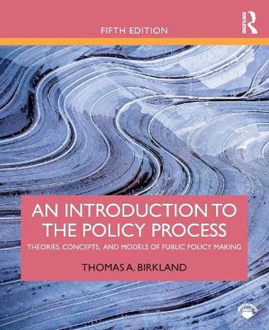 Vijfde editie van 'An Introduction to the Policy Process' door Thomas A. Birkland, met een abstracte afbeelding van ijsafzettingen op de omslag.