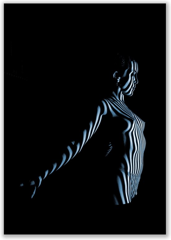 Dibond - Dame / vrouw / naakt in wit / grijs / zwart - 50 x 75 cm.